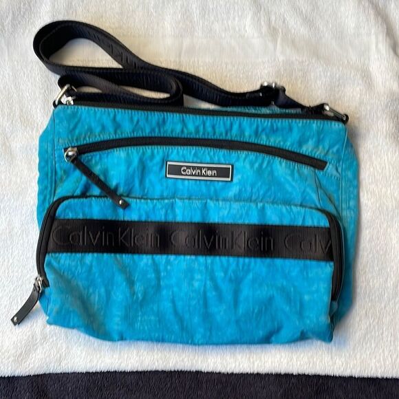 Calvin Klein blue Crossbody bag four different compartment pockets - Picture 1 of 14